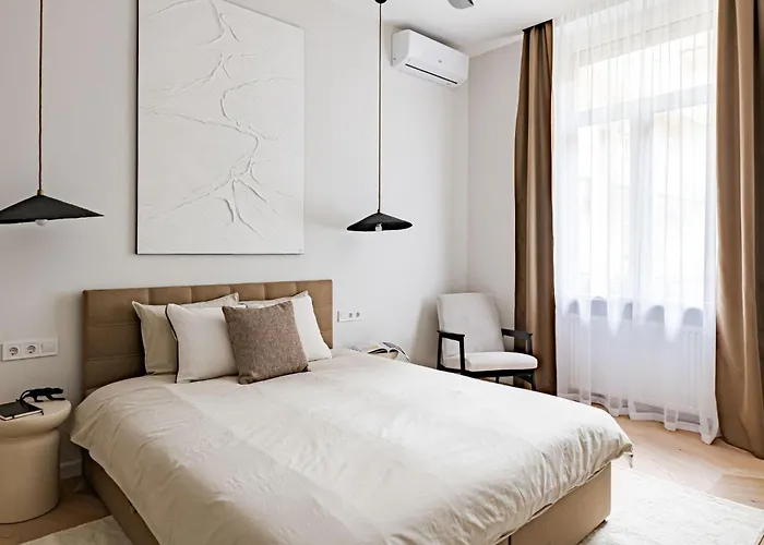 Onyx Oasis - Luxury 3 Bdrm